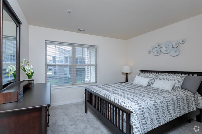 2BR, 2BA - Coach