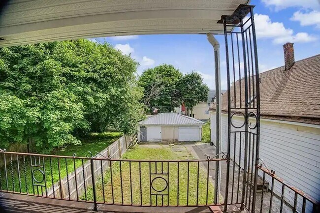 Photo - 2015 Genesee St Unit Upper