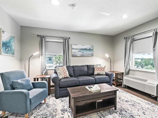 Photo - 2430 NE 2nd St