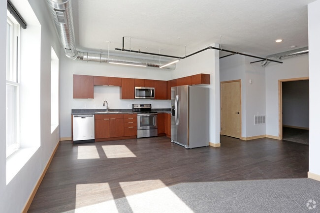 1BR, 1BA - 672 SF - Living Room