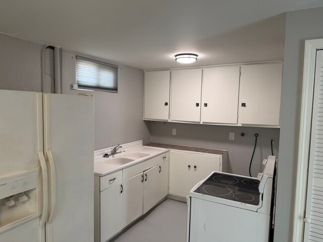 Building Photo - 19 Bonfoy Ave