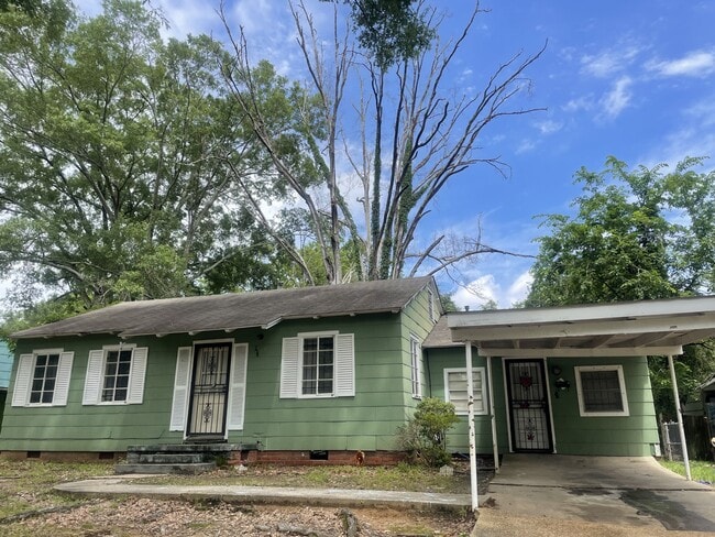 Photo - 714 Lindsey Dr House