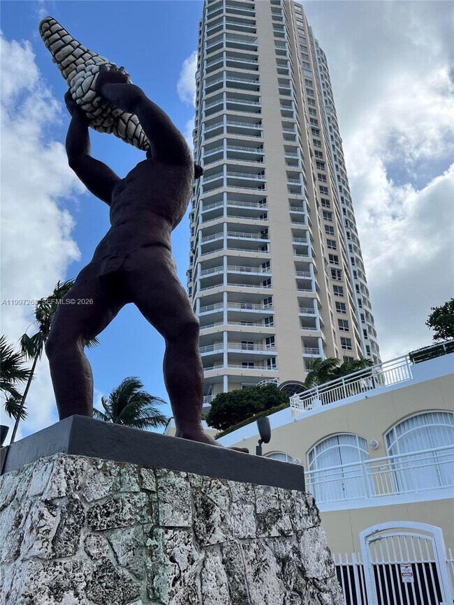 Building Photo - 808 Brickell Key Dr Unit 2002