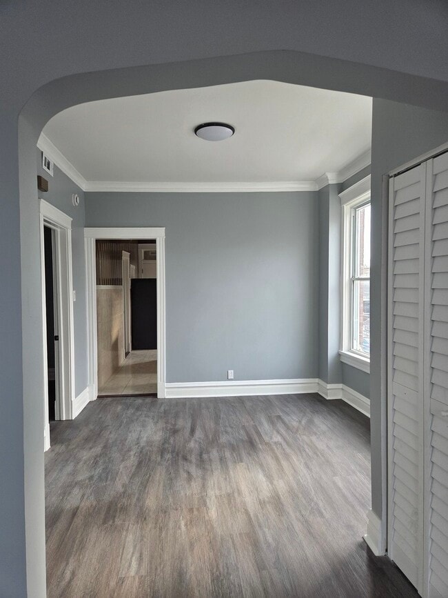 Photo - 1425 W 62nd St