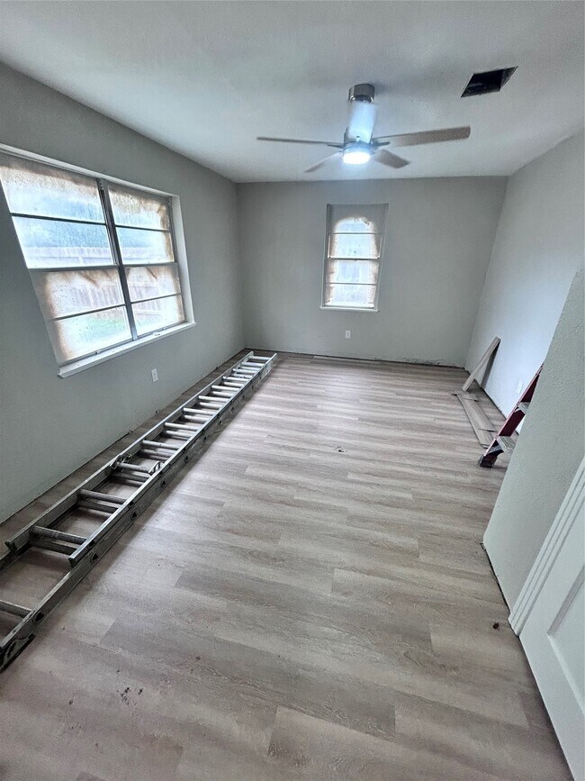 Photo - 4737 Alvin St