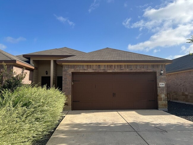 Building Photo - Luxury 3/2 Duplex in Seguin, Texas Rental