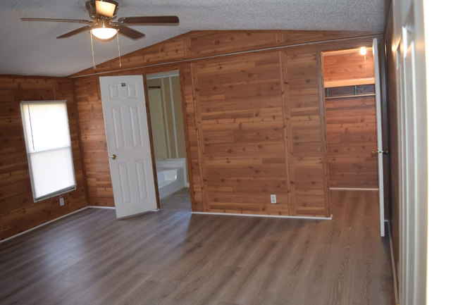 Photo - 2060 Deborah Ln