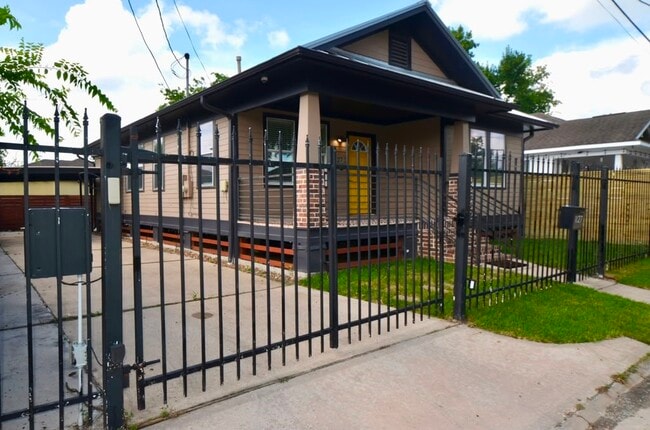 Photo - 1127 Hammock St