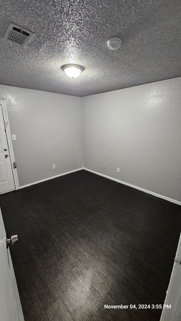 Photo - 5424-5426 Helmick Ave Unidad 5424