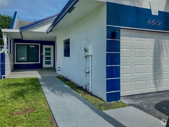 Building Photo - 4437 NW 99th Way Rental