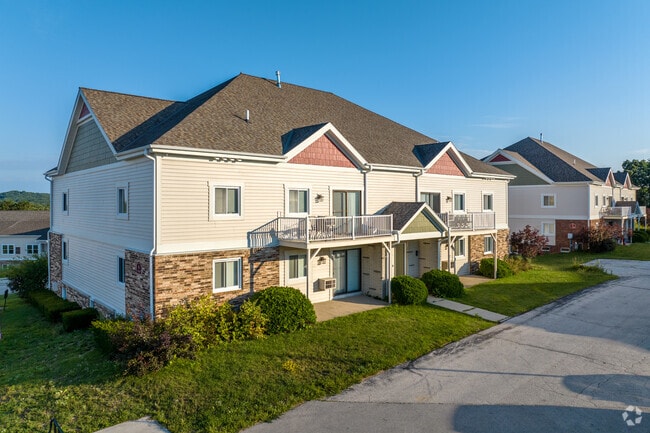 Building Photo - Hills of Wales Rental