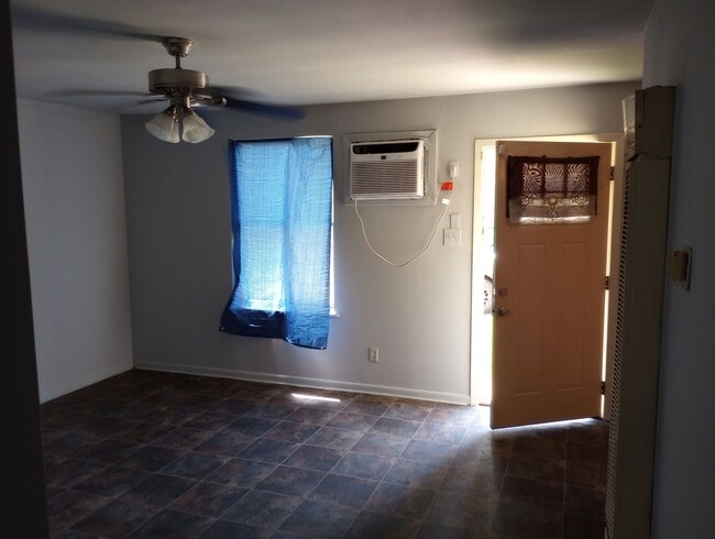 Photo - 2100 Olive St