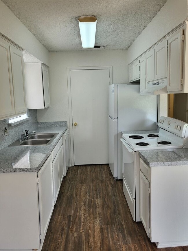 Photo - 1209 Avondale Ct