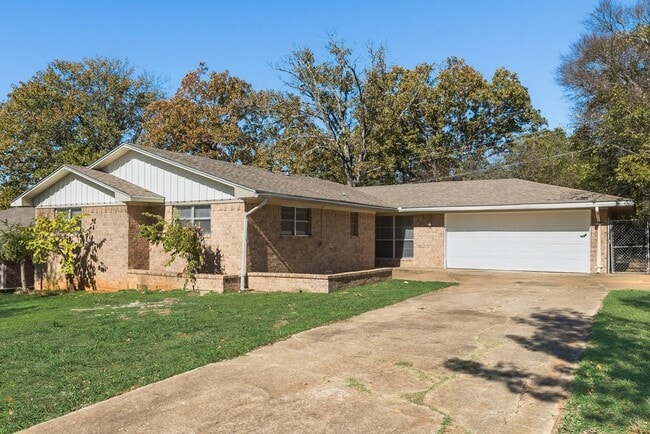 Photo - 1331 Crestview Dr