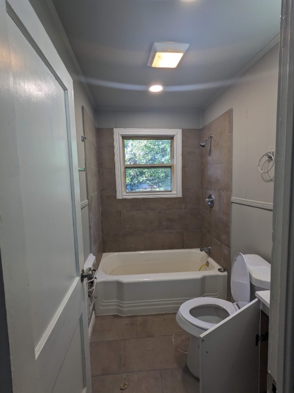 Photo - 823 W 9th St