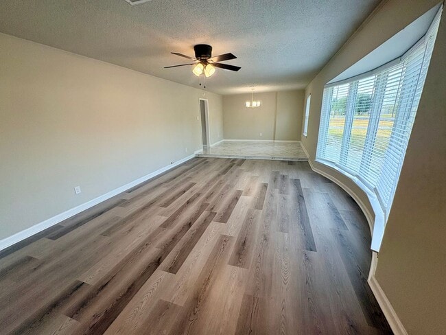 Photo - 5839 Kingsbury Ln