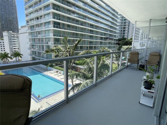 Building Photo - 79 SW 12th St Unit 1211-S