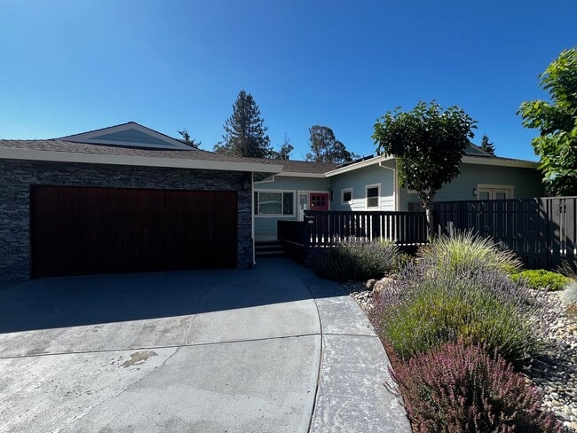 Building Photo - Remodeled Single Story 3 Bedroom/2 Bathroo... Rental