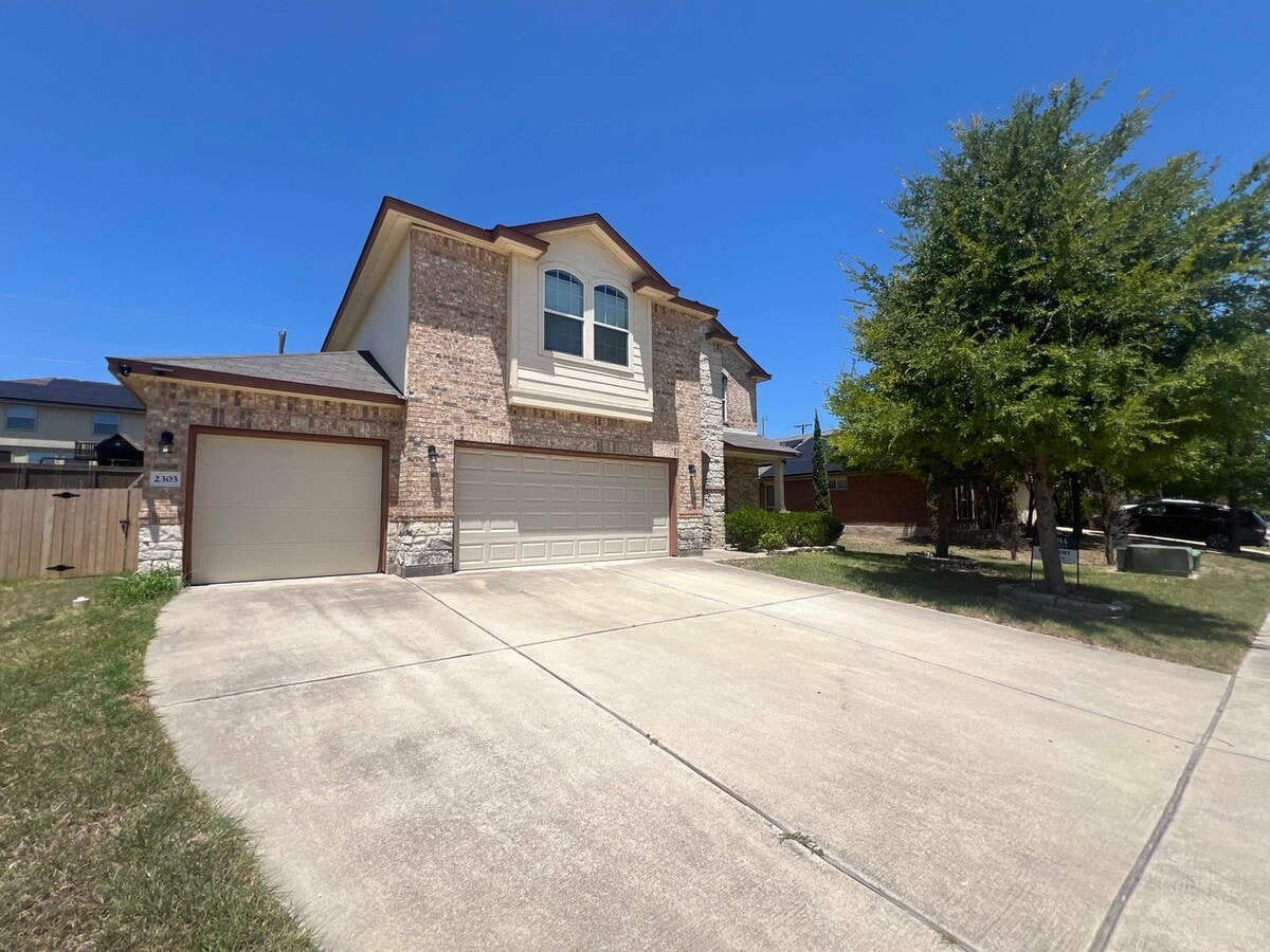 Photo - 2303 Scott Dr