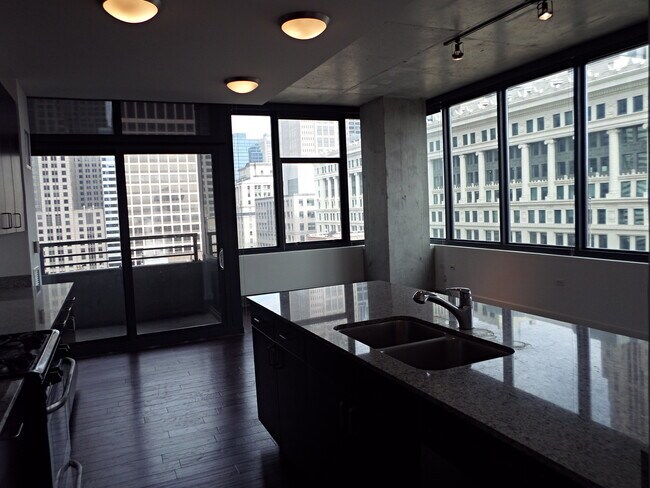 Photo - 235 W Van Buren St Unidad 2201