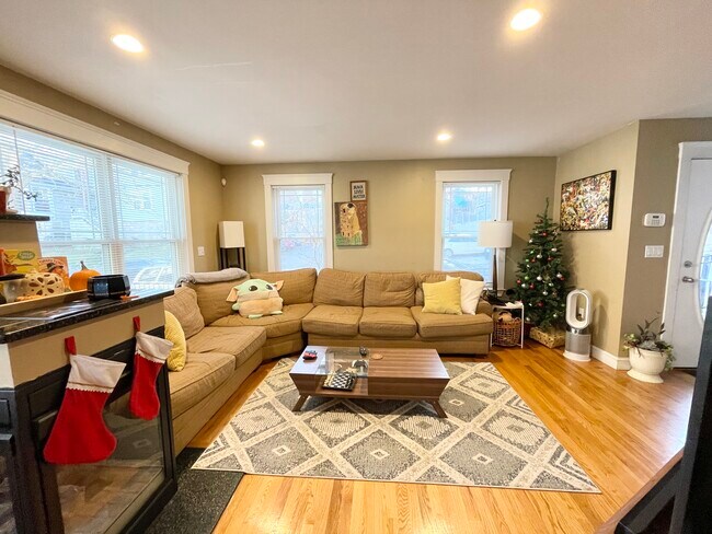 Photo - 23 Iroquois St Unit 1