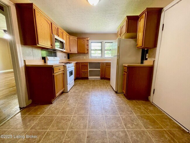 Photo - 1576 Old Ford Rd