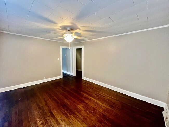 Photo - Adorable 2 bedroom 1 bath home . Located i...