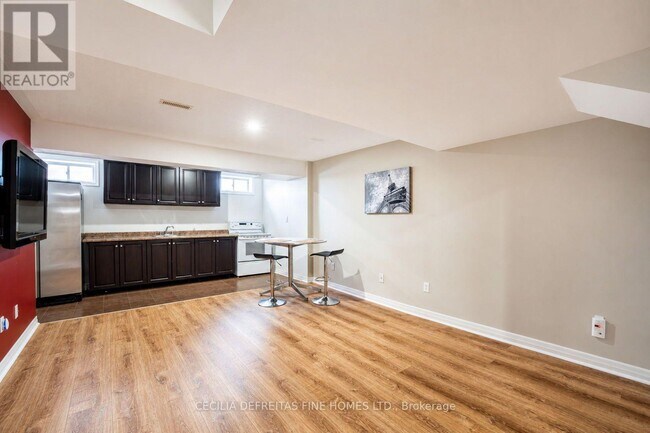 Photo - 294 Wildberry Crescent