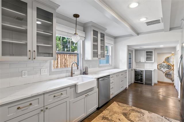 Photo - 5921 Kenwood Ave