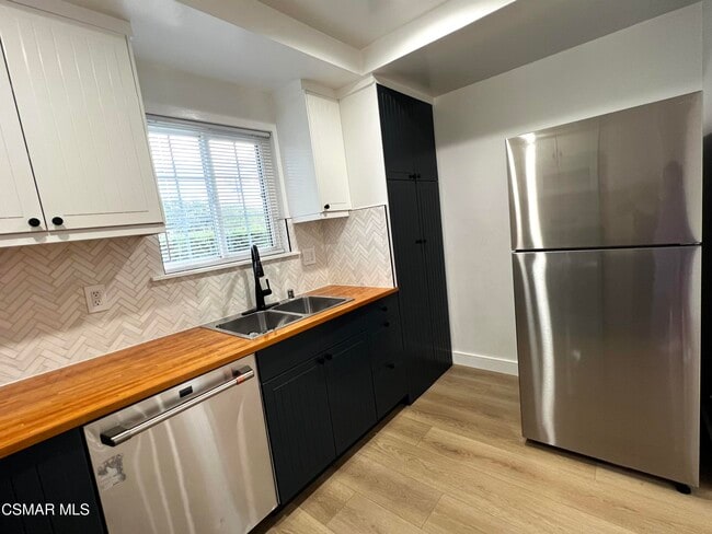 Photo - 2002 Calle La Sombra