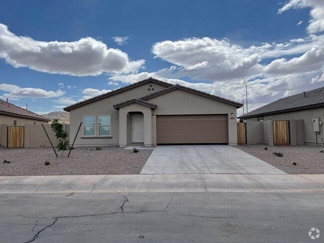 Building Photo - Georgeous 4bdrm/2bath Casa Grande Home for...