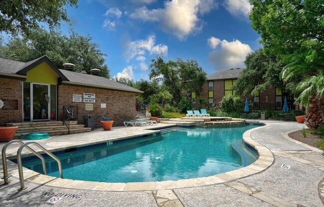 Building Photo - 7685 Northcross Dr Unit 304 Rental