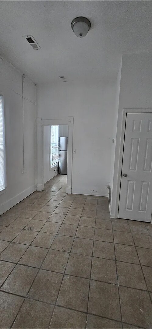 Photo - 1050 W State St
