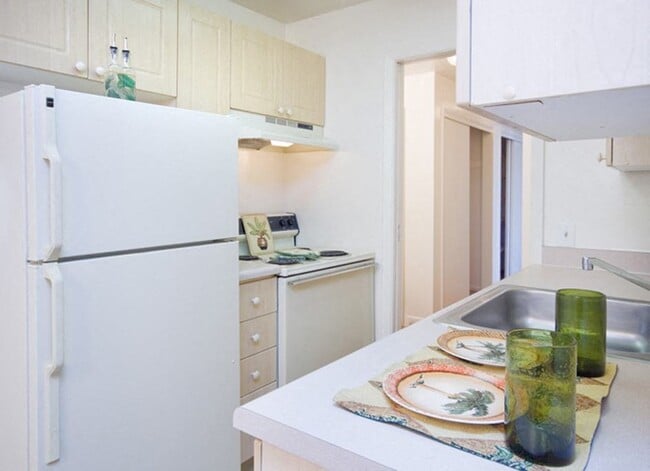 Building Photo - Bristol Square Rental