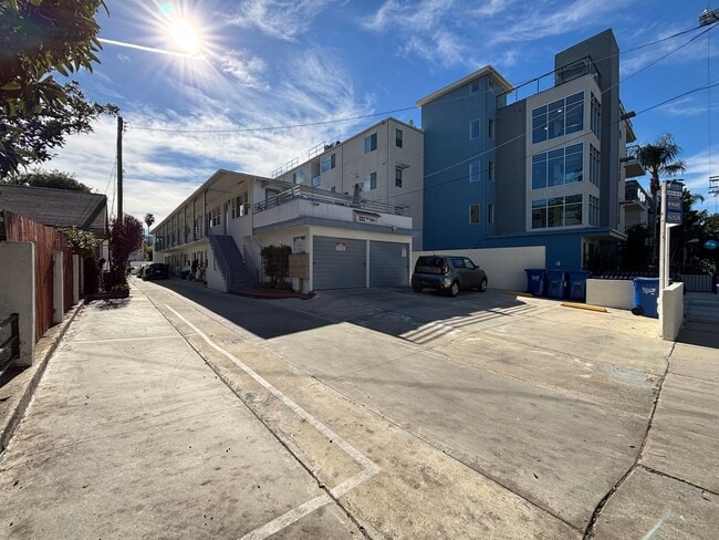 Photo - Blix, 10814-10818 Unit 814 - B