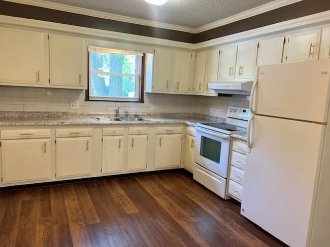 Photo - Updated 3 bedroom home near Bass Pro