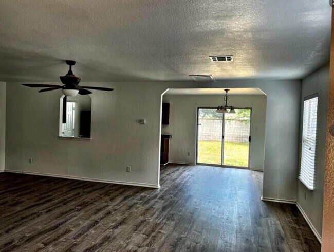 12313 Drummond Dr