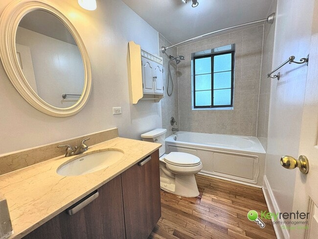 Photo - 1353 W Fargo Ave