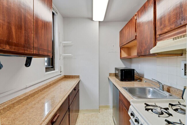 Photo - Spacious & Bright Studio at River Place East Unit 914