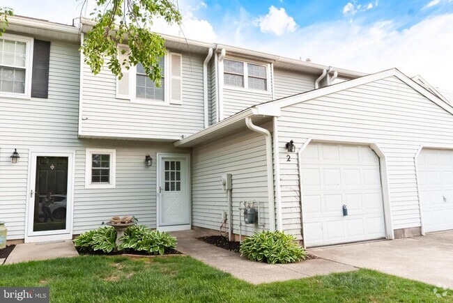 Building Photo - 2 Fairfax Ct Rental