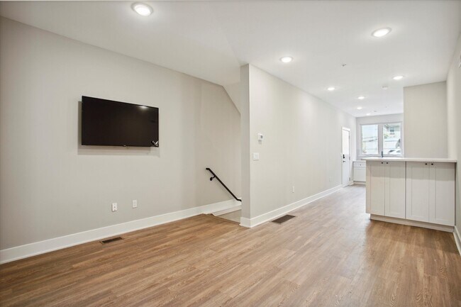 Building Photo - 1618 N Sydenham St Unit A