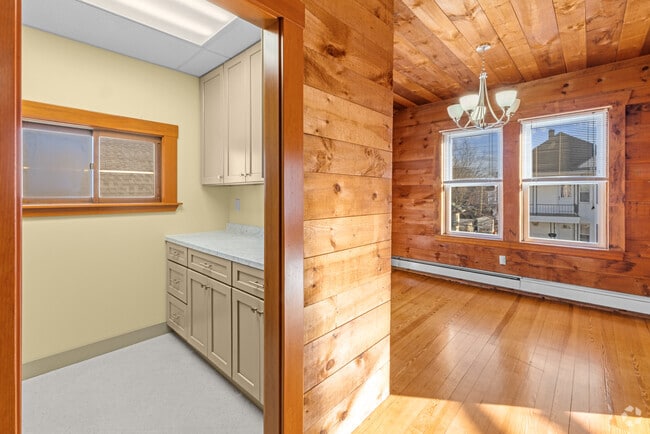 Building Photo - 311 Wood St Unit 2E Rental