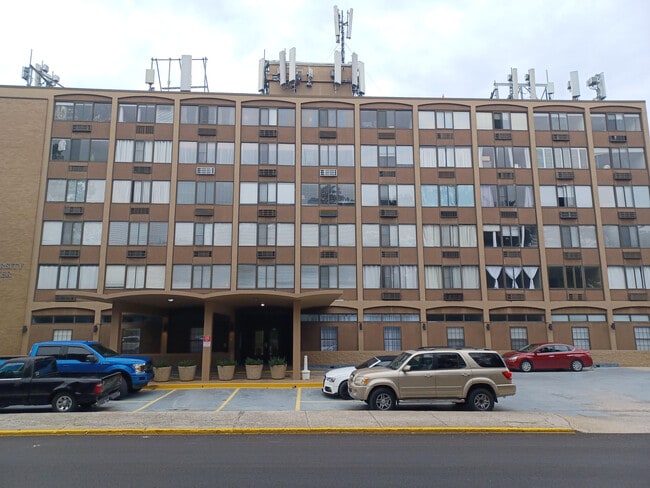 Building Photo - 1700 Clinch Ave Unit 207
