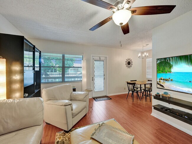 Photo - 232 Farnham J Unit 232