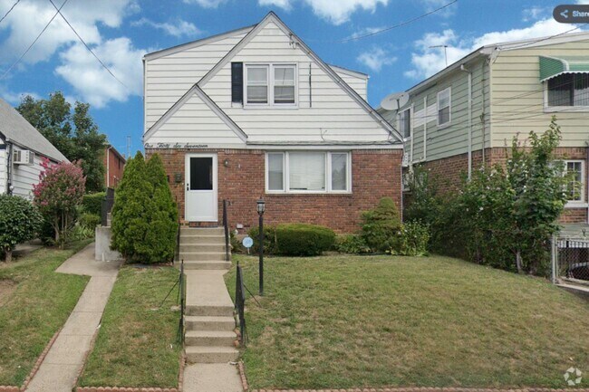 Building Photo - 136-17 62nd Ave Unit 2 Rental