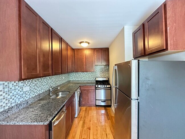 Photo - 556 W Arlington Pl Unit J03W