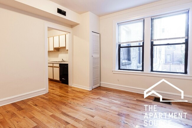Building Photo - 3901 N Janssen Ave Unit 2