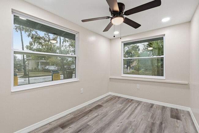 Photo - 903 Vine Ave