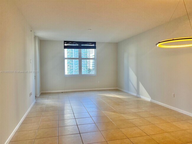 Photo - 511 SE 5 Ave Unidad 923