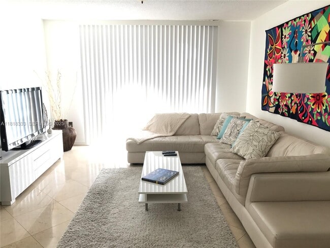 Photo - 19801 E Country Club Dr Unidad 4-603